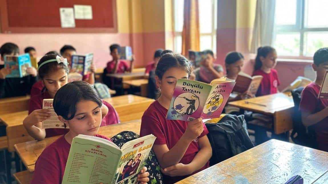 Okulumuzda Adana İl Milli Eğitim Müdürlüğü Tarafından Düzenlenen Kitap Okuma Etkinlikleri Yapıldı